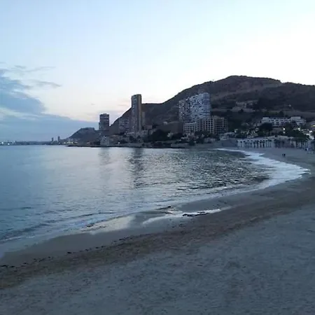 Homestay Doble,bano Privado,en Piso Particular,urbanizacion Completa Y Garage,en Albufereta,cerca Del Puerto,explanada Y Castillo De Alicante